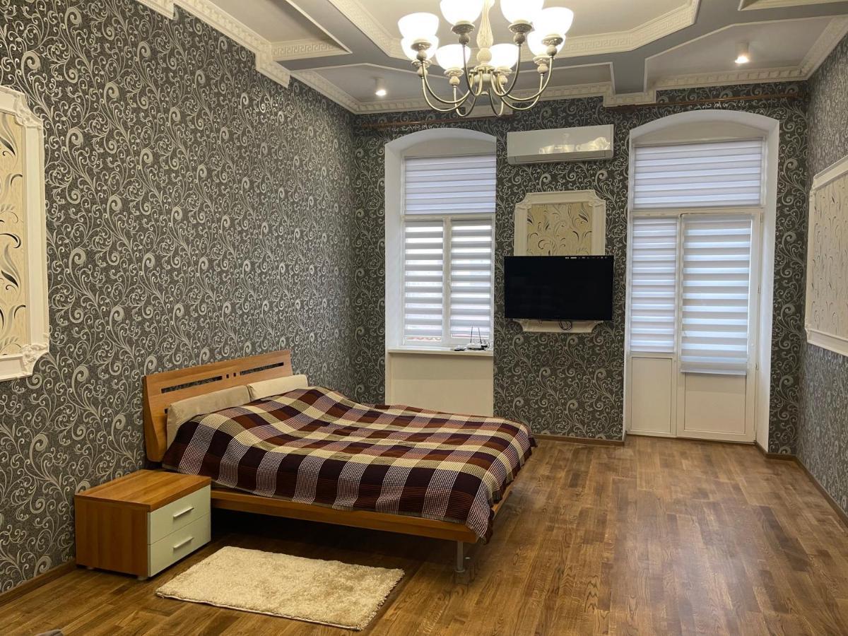 Lux Apartment In Zentrum Chernivtsi Exterior foto